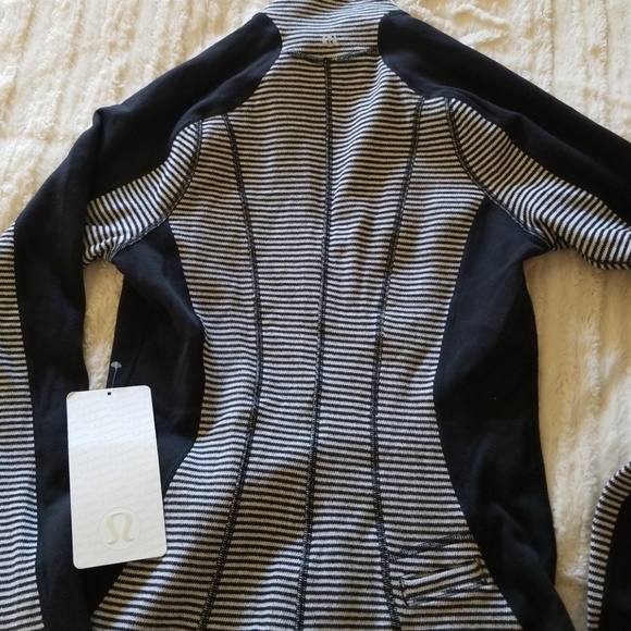 Lululemon RUN U-Turn Pullover NWT Black White 4 - Picture 4 of 6